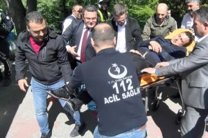 Valeler arasında bı&ccedil;aklı kavga!