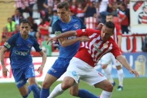 Antalyaspor'u, Doukara ve Mevl&uuml;t Erdin&ccedil; sırtladı
