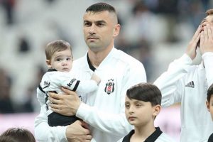 Cenk Tosun'un oğlu Burak Yılmaz'a emanet