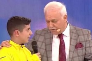 13 yaşındaki &ccedil;ocuk canlı yayında M&uuml;sl&uuml;man oldu!