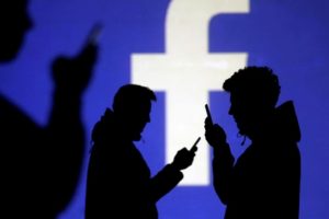 Avrupa'da kritik se&ccedil;im &ouml;ncesi Facebook'tan operasyon!
