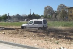 Kazalı ara&ccedil;la arkasına bile bakmadan ka&ccedil;tı