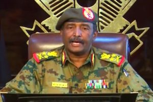 Sudan Askeri Konseyi Başkanı'na Suudi Arabistan'dan zirve daveti