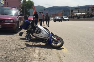 Bursa'da otomobilin &ccedil;arptığı motosikletin s&uuml;r&uuml;c&uuml;s&uuml; &ouml;ld&uuml;