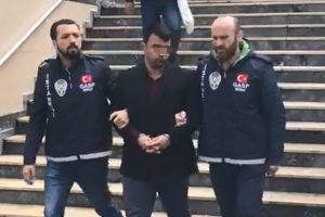 Silahlı market soygunu saniye saniye kamerada!