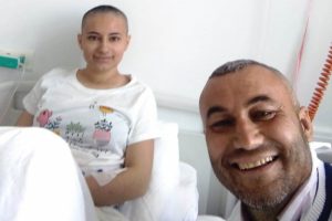 Babasıyla ilik bekleyen Ebru'dan bağış &ccedil;ağrısı