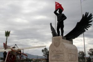 Hava şehitleri T&uuml;rk halkının kalbinde yaşıyor