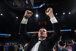 Ergin Ataman Avrupa'da 'kupa koleksiyonunu' tamamlama peşinde
