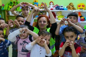 Ailesini İrlanda'da bırakıp yardım i&ccedil;in T&uuml;rkiye'ye geldi