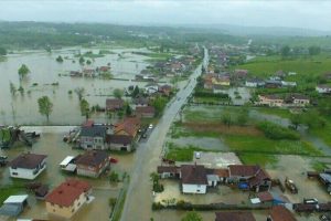 Bosna Hersek'teki sel hayatı olumsuz etkiledi