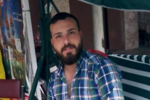 Motosiklet devrildi! S&uuml;r&uuml;c&uuml; &ouml;ld&uuml;, arkadaşı yaralı