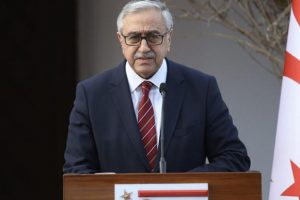 KKTC Cumhurbaşkanı Akıncı h&uuml;k&uuml;meti kurma g&ouml;revini Tatar'a verdi