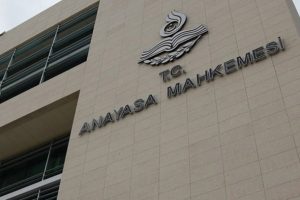 Anayasa Mahkemesi'nden, kamulaştırma bedelinde y&uuml;zde 50 sınırına iptal