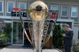 S&uuml;per Lig şampiyonluk kupasının tanıtımı yapıldı