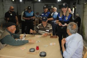 Kadın polisten kadına şiddete kahvehanede &ouml;nlem