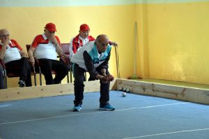 Bursa'da "İhtiyar delikanlılar"ın bocce tutkusu