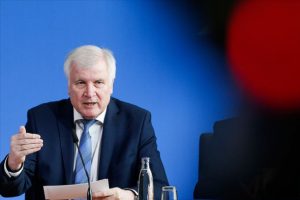 Seehofer: 'PKK, Almanya'yı eylem yeri olarak kullanmasın'