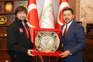 AFAD Başkanı G&uuml;ll&uuml;oğlu, Belediye Başkanı Arı'yı ziyaret etti
