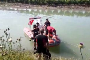 Serinlemek i&ccedil;in girmişti... Suriyeli gen&ccedil;, ırmakta kayboldu