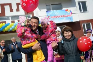 Kazakistan'da &ccedil;ok &ccedil;ocuklu ailelere ev desteği