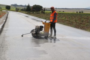 Manisa'da asfalta alternatif beton yol uygulaması