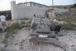 Takla atan otomobilden yaralı kurtuldu