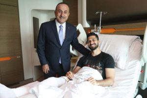 Dışişleri Bakanı &Ccedil;avuşoğlu'ndan Emre Akbaba'ya ziyaret