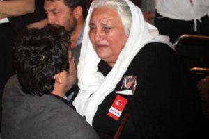 5 g&uuml;n &ouml;nce ayrıldığı evine cenazesi gelen şehidin son isteği y&uuml;rekleri burktu