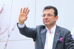 'İmamoğlu'nun kampanyasına 100 bin TL bağış yapan &uuml;nl&uuml;, Murat Boz' iddiası