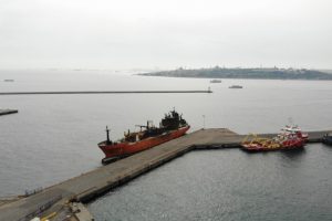Ker&ccedil; Boğazı'nda yanan gemilerden biri Haydarpaşa Limanı'na getirildi