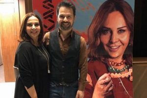 &Ccedil;i&ccedil;ek Dilligil 22. evlilik yıld&ouml;n&uuml;m&uuml;n&uuml; kutladı