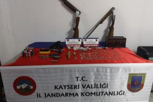Hırsızlık ş&uuml;phelisi 4 kişi yakalandı