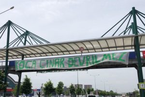 Bursa pankartlarla s&uuml;slendi! G&ouml;ztepe ma&ccedil;ı kapalı gişe