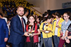 Bursa İneg&ouml;l'de Okullar Arası Spor Festivali &ouml;d&uuml;lleri sahiplerini buldu