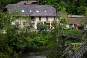 Almanya'da arbalet &ouml;l&uuml;mleri: İki ceset daha bulundu
