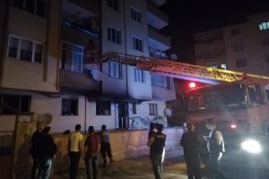 Bursa'da korkutan yangın: 14 kişi dumandan etkilendi