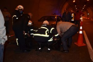 Tünelde kamyonun çarptığı sürücü öldü