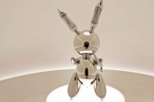 ABD'li heykeltraş Koons'un "Tavşan" heykeli rekor fiyata satıldı