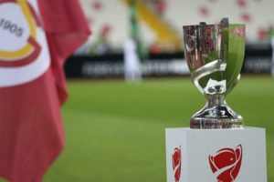 Kupa finalinin hakemi tartışma konusu oldu!