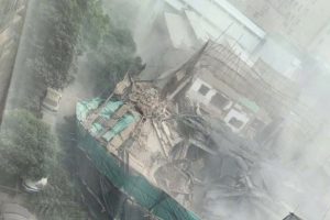 &Ccedil;in'de bina &ccedil;&ouml;kt&uuml;! &Ccedil;ok sayıda kişi enkaz altında