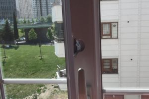 Sahurda evlerine kurşun isabet eden aile b&uuml;y&uuml;k korku yaşadı