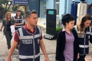 Hırsızlık yapmak i&ccedil;in şehir değiştiren kadınlar yakalandı