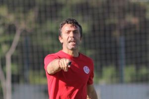 B&uuml;lent Korkmaz: "Taraftarımıza kazanarak veda etmek istiyoruz"
