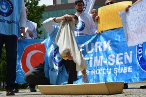 Bursa Teknik Üniversitesi'de arpalı protesto