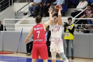 Genç basketbolcu Nihan Demirkol'dan toplam 493 sayı