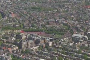 Ajax şampiyonluğunu 100 bin kişiyle kutladı