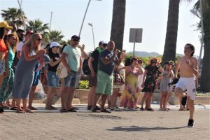 Yabancı turistlerden yarışmacılara alkışlı destek