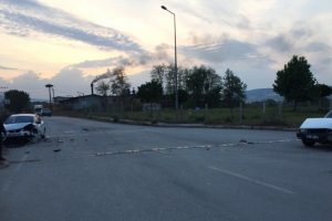 Bursa'da iki otomobilin kafa kafaya çarpıştı
