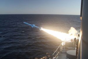 İran'dan savaş gemisi gönderen ABD'ye yanıt