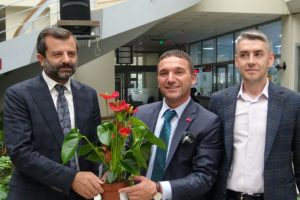 Bursa Gürsu Belediye Başkanı Işık'a gelen çiçekler yardıma dönüştü